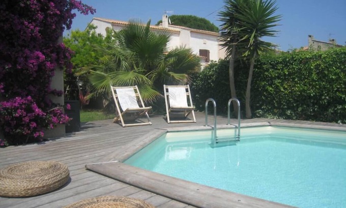 Le Brusc Casa | Brusc Villa cubierta de la piscina del jardín para unas excelentes vacaciones en brusc.