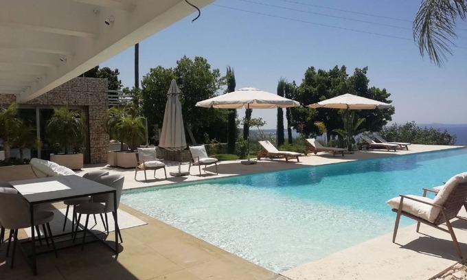 Patras Villa | Villa en Patras con piscina cerca de playa