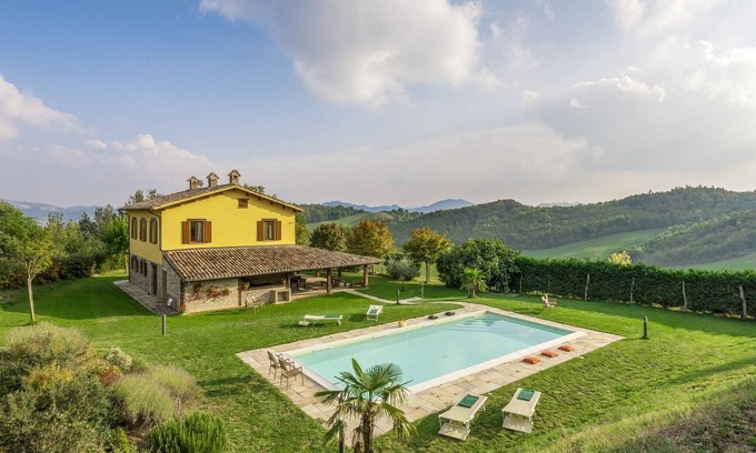 Piandimeleto Villa | Villa en Piandimeleto con Piscina y Sauna