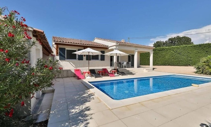 Cairanne Villa | Villa in the Provencal sun among vineyards and olive groves