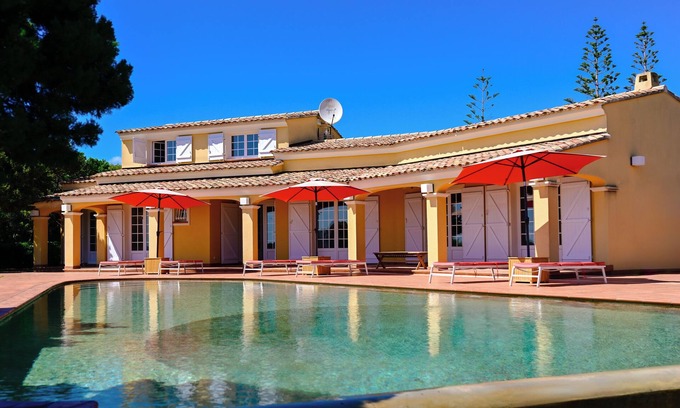 Isolella Villa | ** PROMOCIÓN SEPTIEMBRE ** Ubicación excepcional en el agua