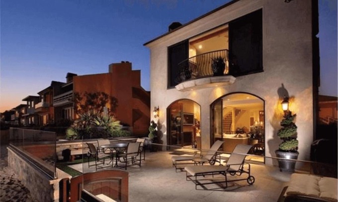 Santa Ana Heights Villa | Villa Jacqueline