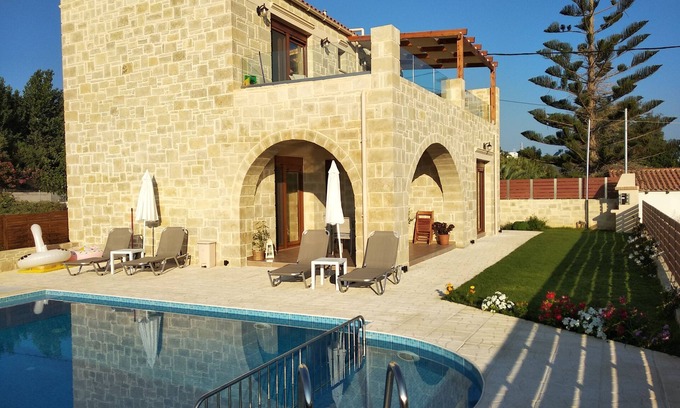 Kato Stalos Villa | Villa Katerina con increíbles vistas al mar.