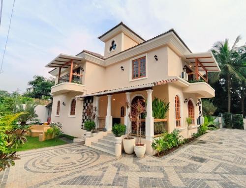 Parra Villa | Villa Laz, Parra close to calangute- Pool,Jacuzzi,Cook