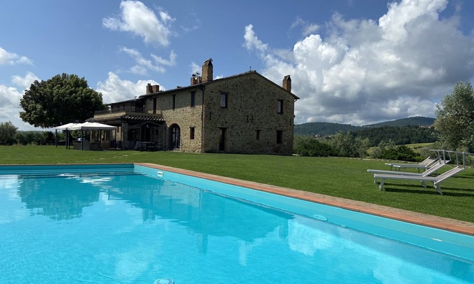 Teverina di Cortona Villa | Villa 'Le Buccole Country House' con vista sulle colline perugine, Wi-Fi e aria condizionata.