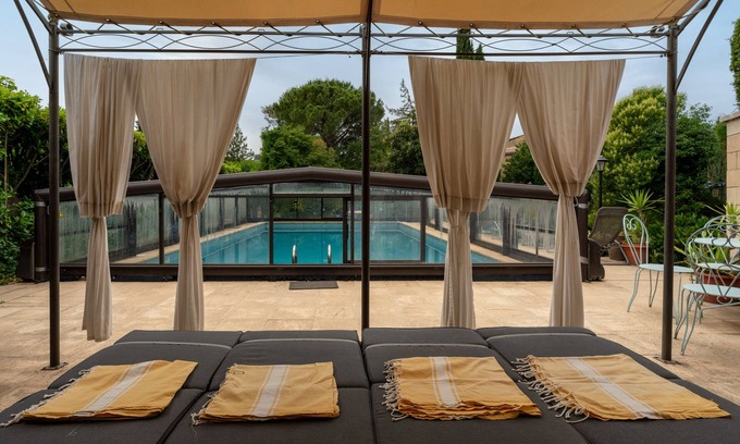 Barbentane Villa | Villa 'Le Colombier - Cambalala' con vistas a las montañas, piscina privada y Wi-Fi