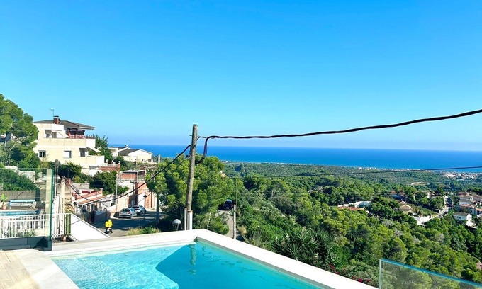 Cunit Villa | Villa Liria encanto mediterráneo piscina y vista espectacular