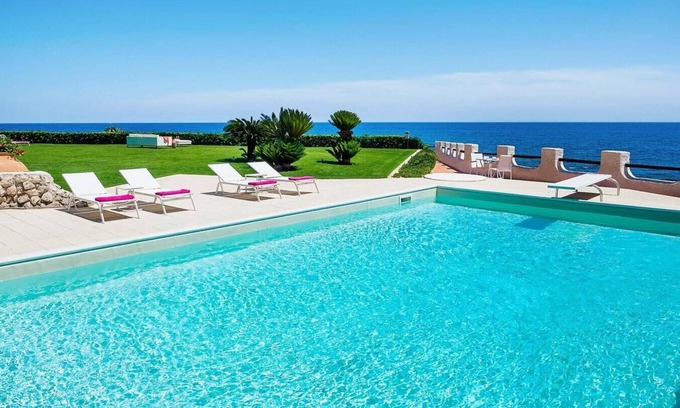 Fontane Bianche Villa | Villa Luna Blu, Exclusive seafront villa