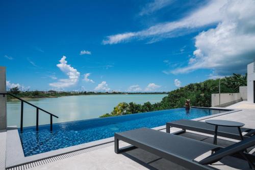 Miyakojima Villa | Villa M BAYFRONT YONAHA -Pool&Sauna Retreat-