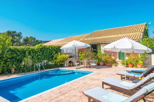 Petaleia Villa | Villa Maistro Cottage by Villa Plus