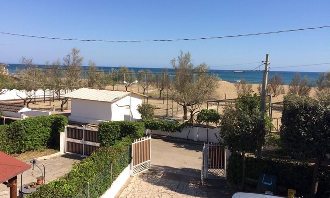 Latina Lido Casa | Villa Maria, front beach 5 beds, 2 bath, along the coast Terracina and Circeo
