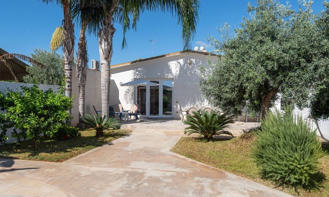 Mazara del Vallo Villa | Villa Mazara cerca del mar con jardín y aire acondicionado