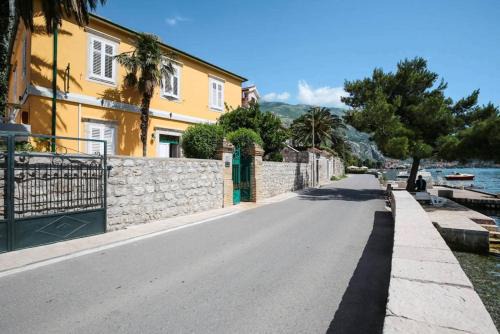 Kotor Apartamento | Villa Miramare , Dobrota seafront
