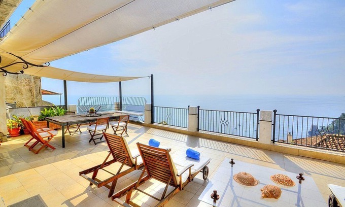 Positano Apartamento | Villa Mitrea: A bright and elegant apartment located in the center of Positano, with Free WI-FI.