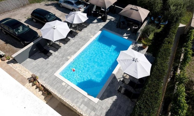 Crno Apartamento | Villa Natura Three Bedroom Apartment