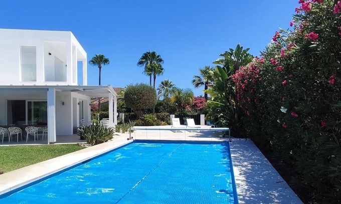 Urbanización Pinos Verdes Villa | “Villa o Kala” situada a pocos metros de la playa y de los comercios