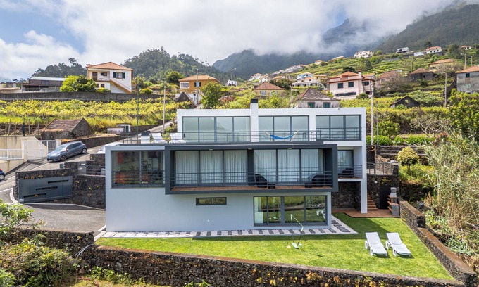 Sao Vicente Villa | Villa offering amazing views of São Vicente valley and the Atlantic Ocean.
