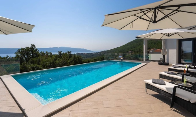 Martina Casa | Villa Oliv One