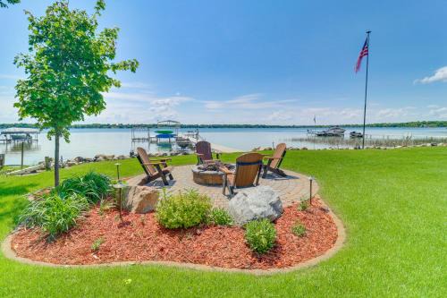 Alexandria Casa | Villa on Lake Darling Fire Pit, Deck and BBQ!