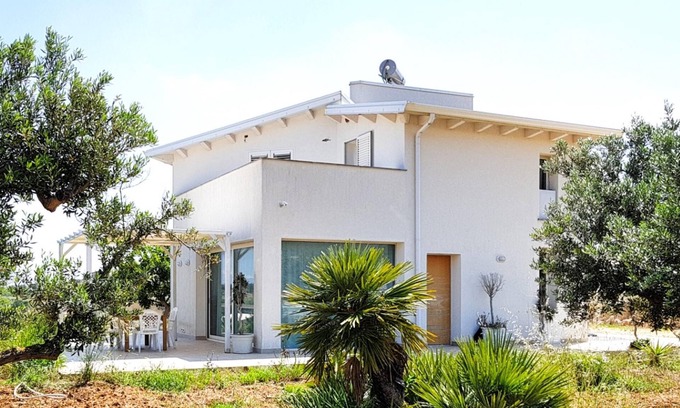 Alcamo Villa | CASA DE VACACIONES EN CASTELLAMMARE DEL GOLFO - SCOPELLO - VILLA A 2 Km. DEL MAR Wifi