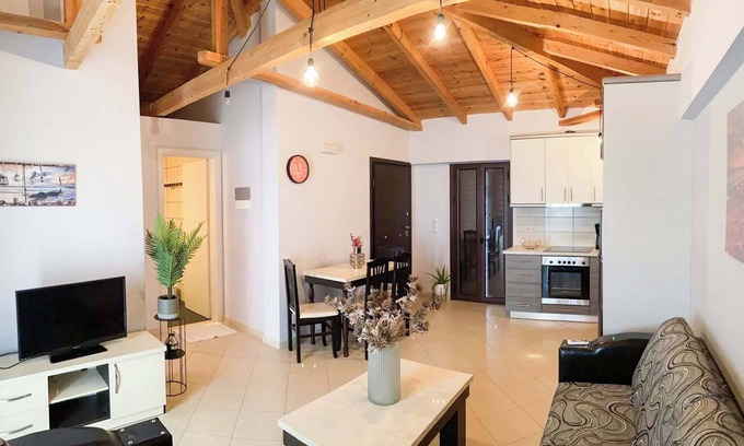 Lefktron Apartamento | Villa Orestis - Stoupa Seaview Gem