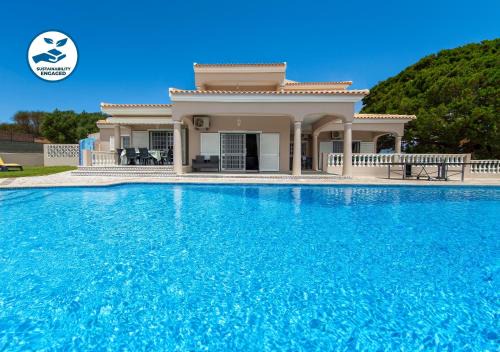 Vale Navio Villa | Villa Paloma by Algarve Vacation