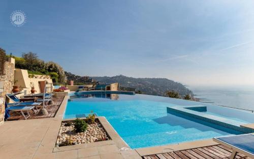 Ospedaletti Villa | Villa Paradise-Sleeps 20-Pool-Sea Views-pets