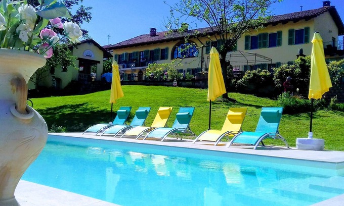 Tigliole Villa | Villa Piemonte, piscina privada y jacuzzi en los viñedos cerca de Alba Barolo