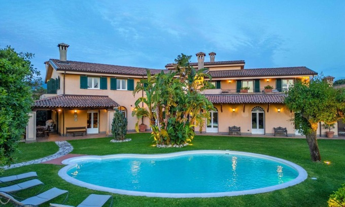 Polistena Villa | Villa Polistena by MMega