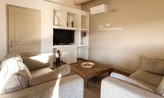 Saint-Maurice-dʼArdeche Villa | Villa-Moderno-Baño privado con bañera-Vista a la Piscina