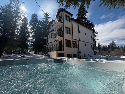 Maritsa Villa | Villa Rila Borovets with Hot Pool, Jacuzzi & Sauna by BookVillaBG