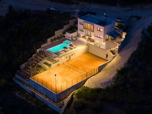 Klis Villa | Villa Rivendell Excelsior - Casino, Cinema, Tennis