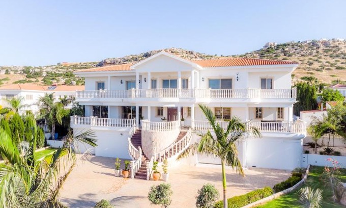 Peyia Town Villa | Villa Royale