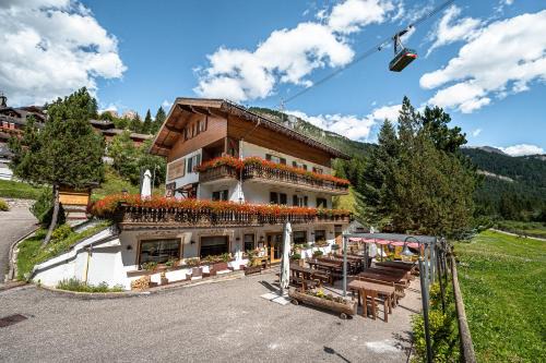 Campitello di Fassa Hotel | Villa Ruggero Wine Hotel
