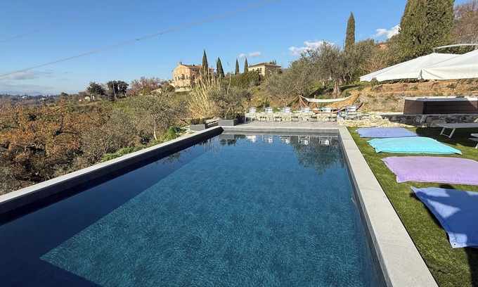 Sarzana Villa | VILLA SENSAZIONE spacious 6-bedroom villa in Sarzana with WiFi, AC, fitness room