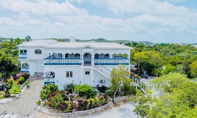 Discovery Bay Casa | Villa Serenity by the Water- one bedroom Water View Suite