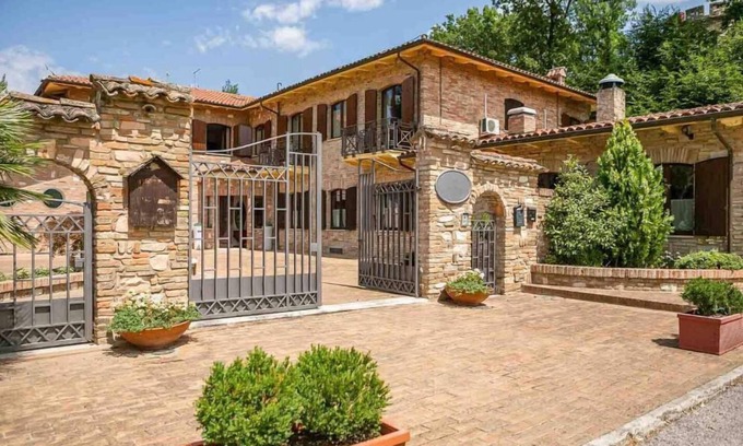 Fermignano Complejo | VILLA SERRA ALTA