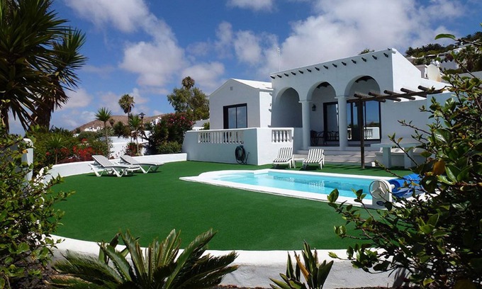 Nazaret Villa | Villa privada de 2 dormitorios Shibui Nazaret Lanzarote Piscina climatizada privada y jardín