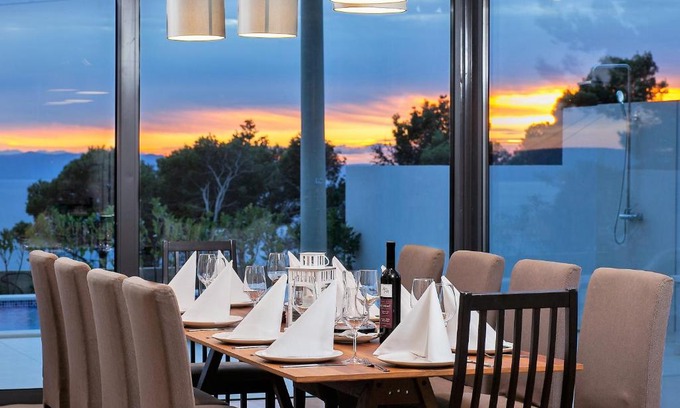 Veliko Brdo Villa | Villa Sima