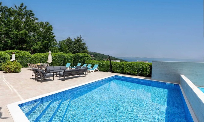 Opatija Villa | Villa Sole - cinco dormitorios con vistas al mar y piscina privada