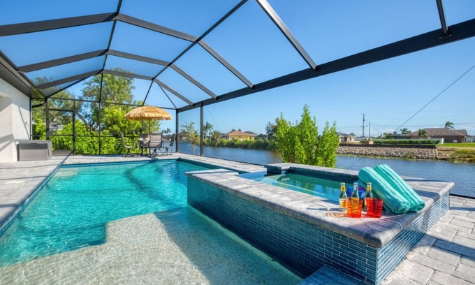 Burnt Store Villa | VILLA SOUTHERN ESCAPE – HEATED POOL & SPA | WATER VIEW | BOAT RENTAL + TOURS VOUCHER INCL.