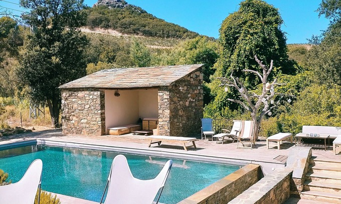 Patrimonio Villa | espaciosa y tranquila villa en el municipio, amplio jardín de 2.000 m2, a 10 minutos de las playas