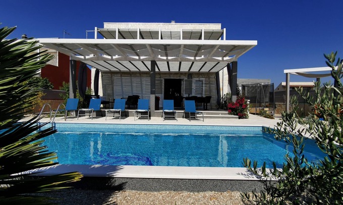 Sibenik Casa | **** Villa Sundowner with heated saltwater pool