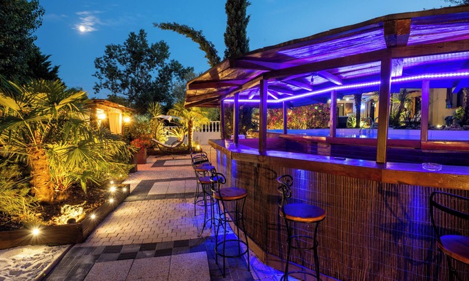 Montcabrier Villa | Villa Swimming pool, Jacuzzi, Cinema, Gym