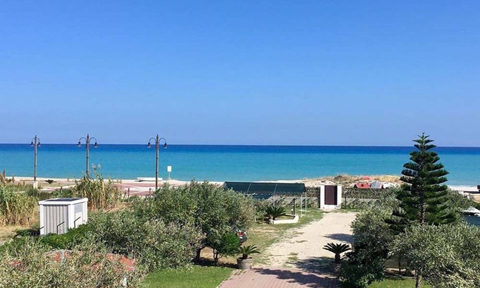 Marina di Davoli Apartamento | Villa Tigani: acceso directo a la playa "Dafne apartment"