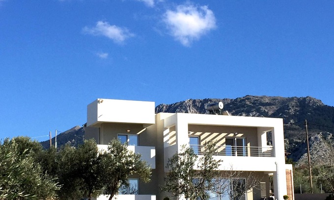 Amaniou Villa | VILLA TRIANTAFILIA: Nueva Villa de Montaña de Lujo para 8 en el centro de Kos cerca de la playa