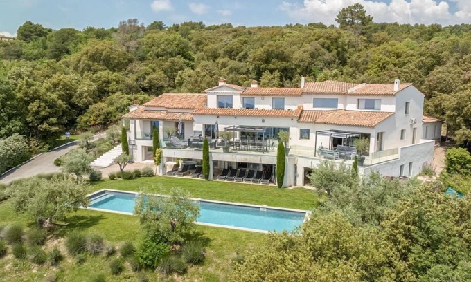 Saint-Vallier-de-Thiey Villa | Villa Tribu - Seis Habitaciones Villa, Capacidad 14