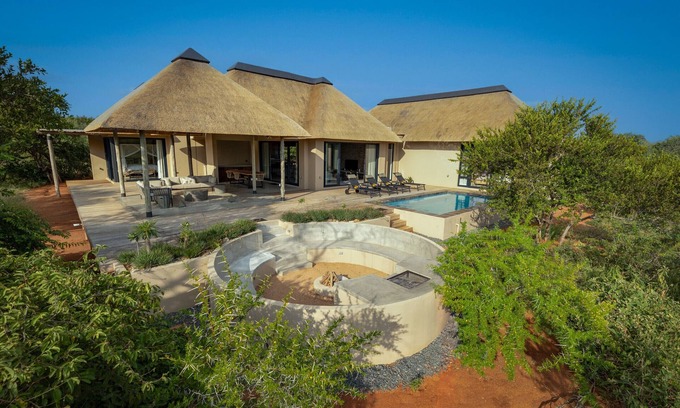 Hoedspruit Villa | Villa Uthando: Stylish brand new villa with amazing views