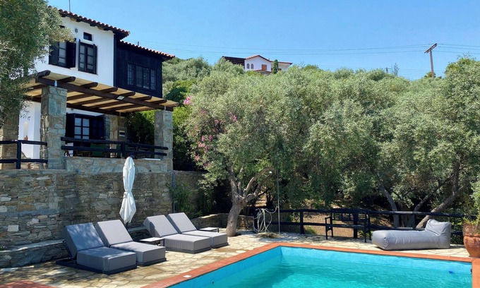 Sithonia Villa | Villa Valia: residencia de lujo tradicional