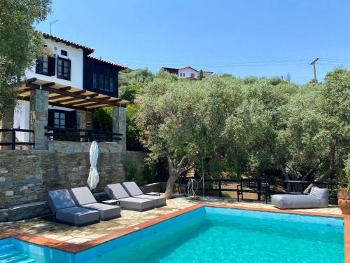 Sithonia Villa | Villa Valia: Traditional Luxurious Residence